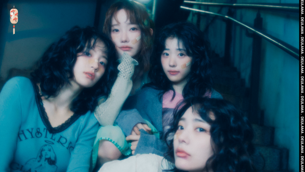 QWER respondem a polêmica sobre bastão de luz e rebatem acusações de plágio