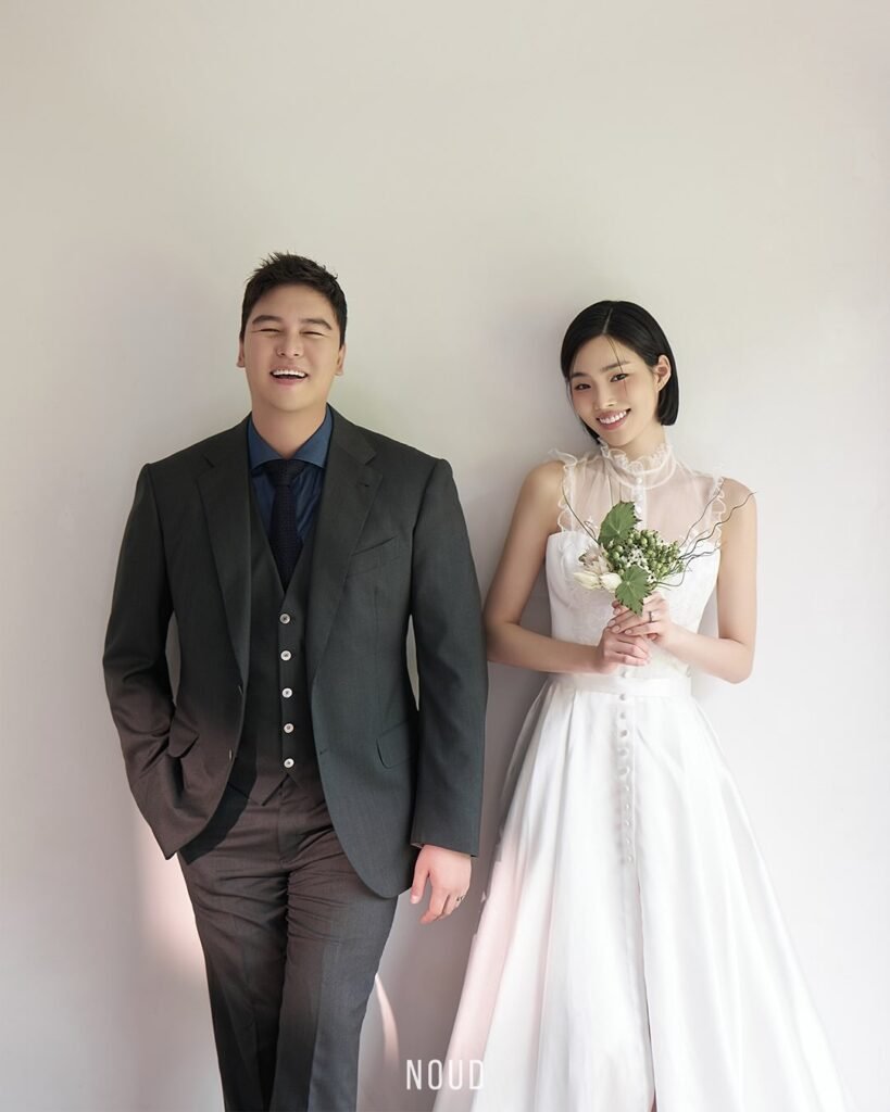 Jo Hye Won e Lee Jang Woo encantam fãs com fotos românticas do ensaio de casamento