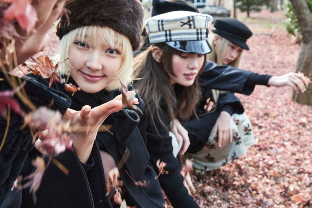 KiiiKiii revela primeiros teasers do retorno “Delulu World”, previsto para janeiro